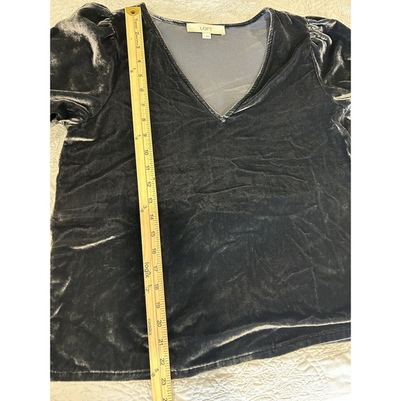 LOFT Crushed Velvet Top Shirt Womens Sz S Dark Gray Puff Sleeve V Neck - Picture 9 of 10